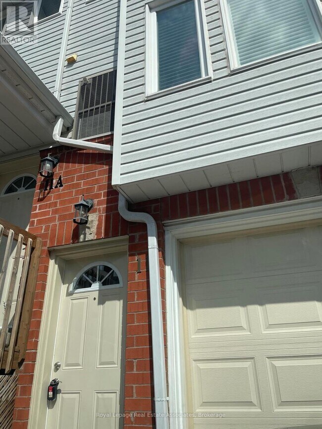 11 Wylie Cir in Halton Hills, ON - Building Photo - Building Photo