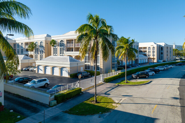 University Inn Condominium in Coral Gables, FL - Building Photo - Building Photo