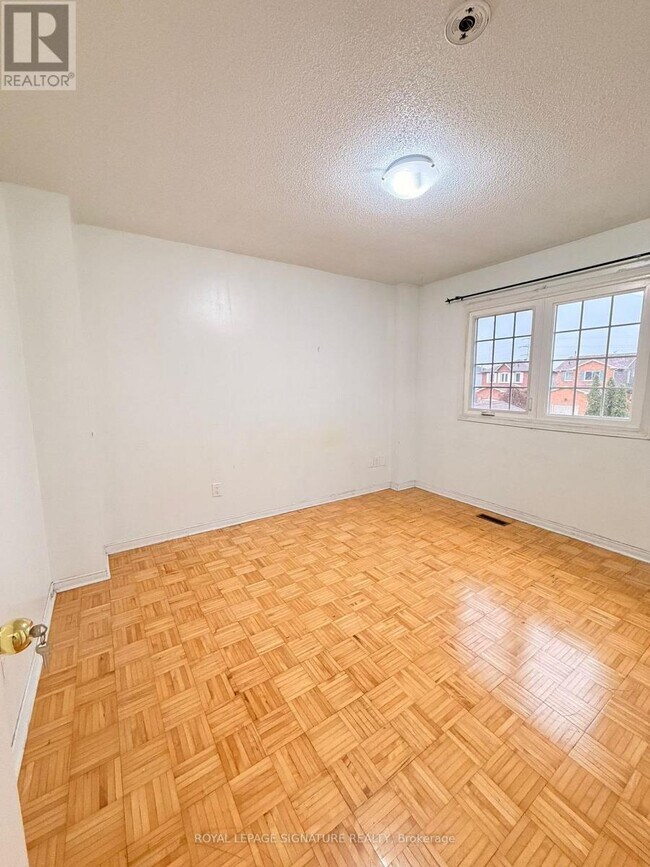 64 Woodside Ct in Brampton, ON - Building Photo - Building Photo