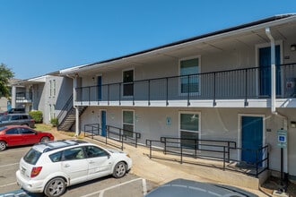 Paddock on Park Row in Arlington, TX - Foto de edificio - Building Photo