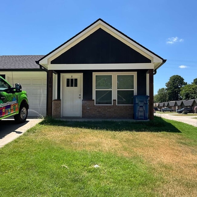 100 Chloe Dr in Mineola, TX - Building Photo - Building Photo
