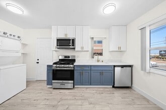 1612 Orange Ave in Costa Mesa, CA - Building Photo - Building Photo