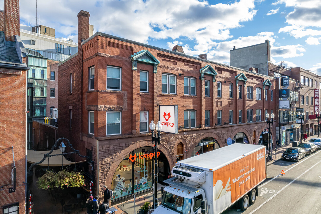 18-28 John F Kennedy St in Cambridge, MA - Foto de edificio