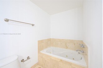 2030 S Douglas Rd, Unit 807 in Coral Gables, FL - Building Photo - Building Photo
