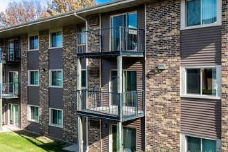 The Village at Westchester in Des Moines, IA - Foto de edificio - Building Photo