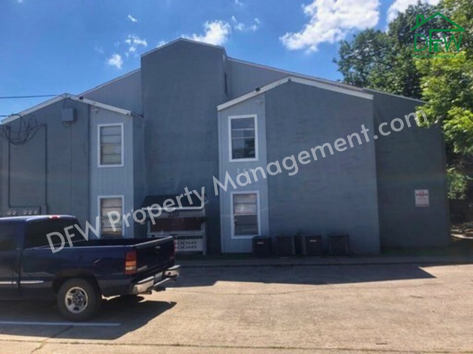 Fry Street Apartments in Denton, TX - Foto de edificio