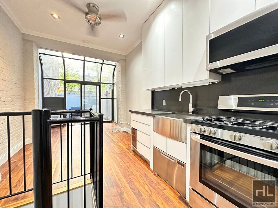 Mott Street in New York, NY - Foto de edificio