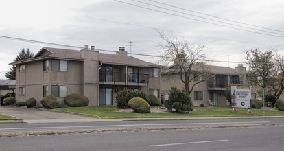 Pineview Apartments in Spokane, WA - Building Photo - Building Photo