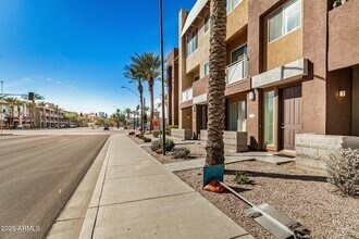6745 N 93RD Ave, Unit 426 in Glendale, AZ - Building Photo - Building Photo
