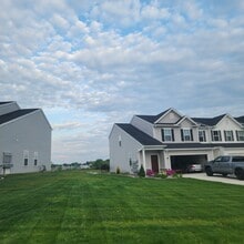 441 Honeycrisp Dr NE in Louisville, OH - Building Photo - Building Photo