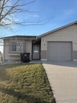 1327 E Oakland St in Rapid City, SD - Building Photo