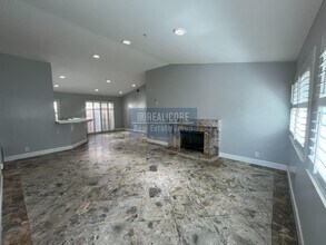 14786 Shadow Dr in Fontana, CA - Building Photo - Building Photo