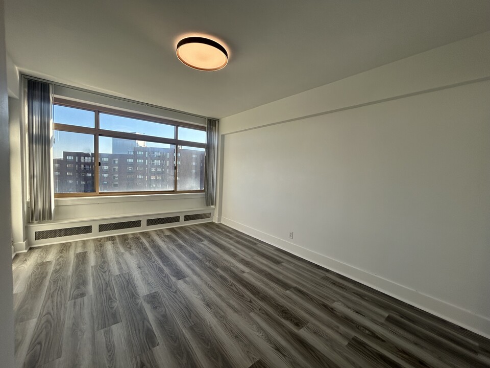 1450 Beacon St, Unit 302 in Brookline, MA - Building Photo