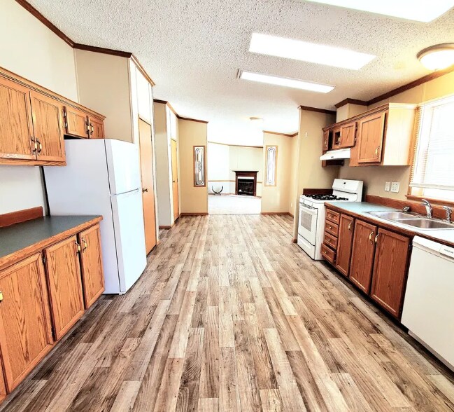 9366 Starboard Dr in Ira, MI - Foto de edificio - Building Photo