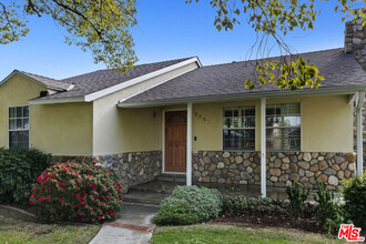 13958 Peach Grove St in Los Angeles, CA - Building Photo - Building Photo