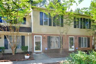 104 Gatehouse Ln in Durham, NC - Building Photo