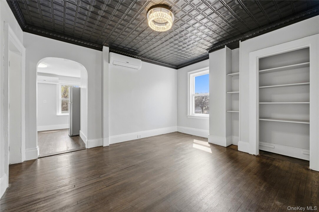 45 S Robinson Ave in Newburgh, NY - Building Photo