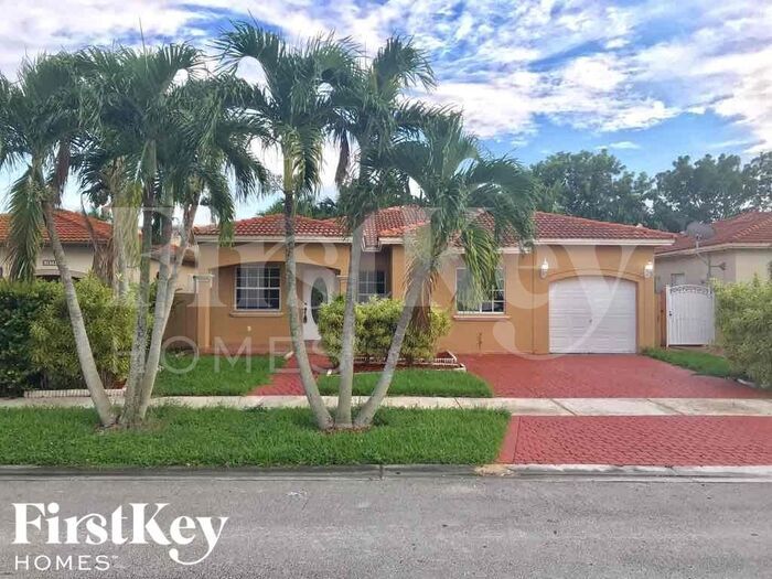 15744 SW 69th Ln in Miami, FL - Building Photo