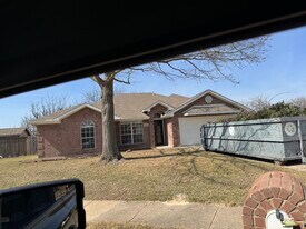 1601 S 3rd St in Midlothian, TX - Building Photo