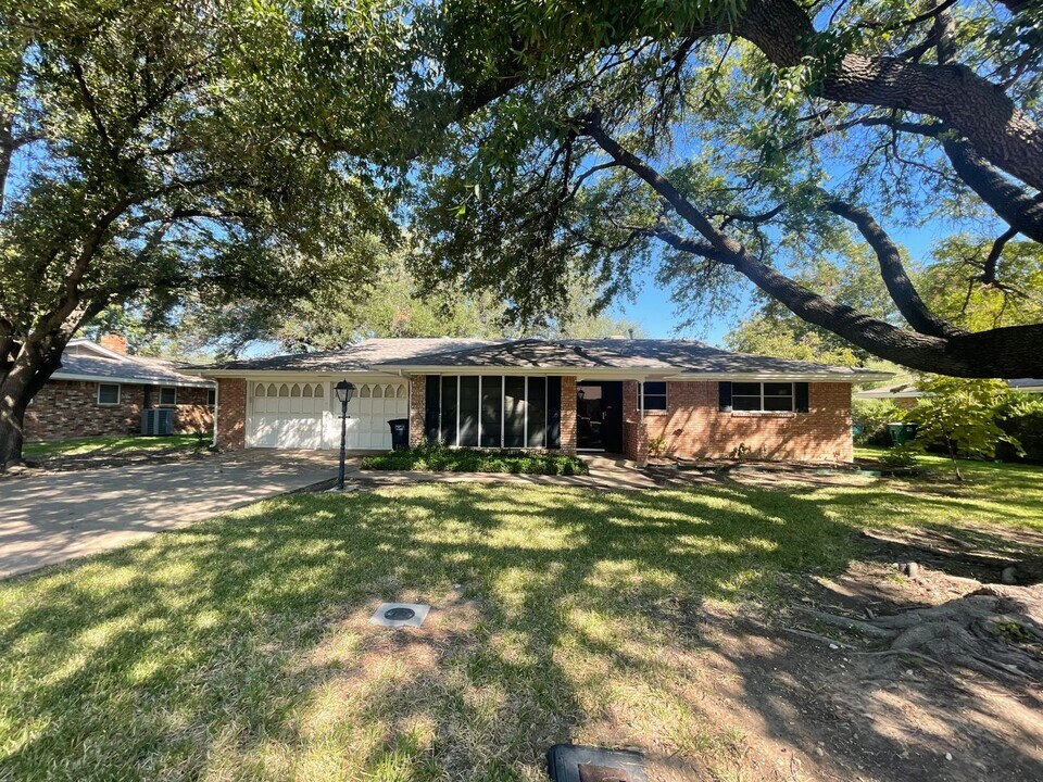 3732 Minot Ave in Fort Worth, TX - Building Photo
