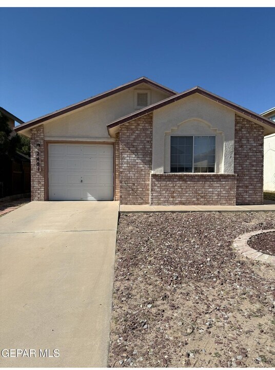 2481 Tierra Rica Way in El Paso, TX - Building Photo
