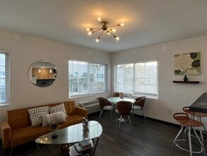 511 75th St, Unit 1 in Miami Beach, FL - Foto de edificio - Building Photo