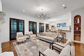 2100 Rue De St Germaine in Austin, TX - Building Photo - Building Photo