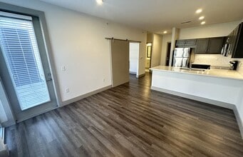 Whitfield Gardens in Cincinnati, OH - Building Photo - Building Photo