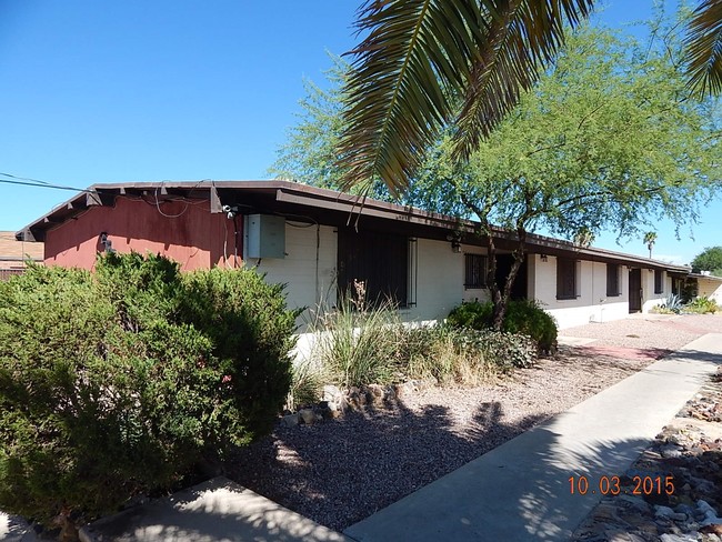 2824 N Estrella Ave in Tucson, AZ - Foto de edificio - Building Photo