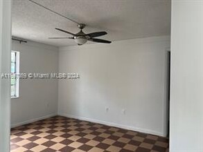 18938 NW 63rd Ct Cir in Hialeah, FL - Foto de edificio - Building Photo