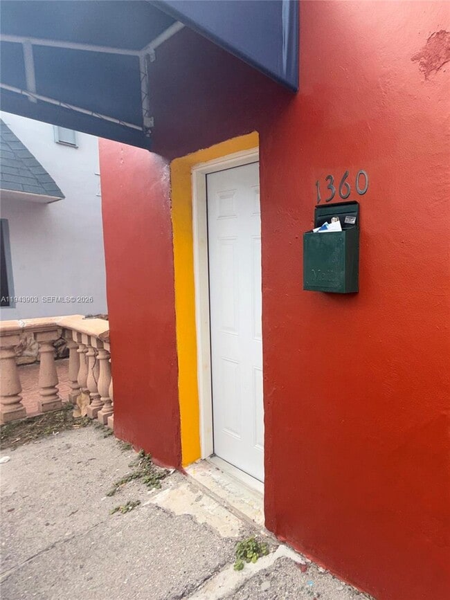 1360 NW 36th St in Miami, FL - Building Photo - Building Photo