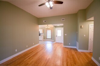 518 S Masonic St in Bellville, TX - Building Photo - Building Photo