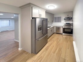 224 Fox Run Ln in Carmel, NY - Building Photo