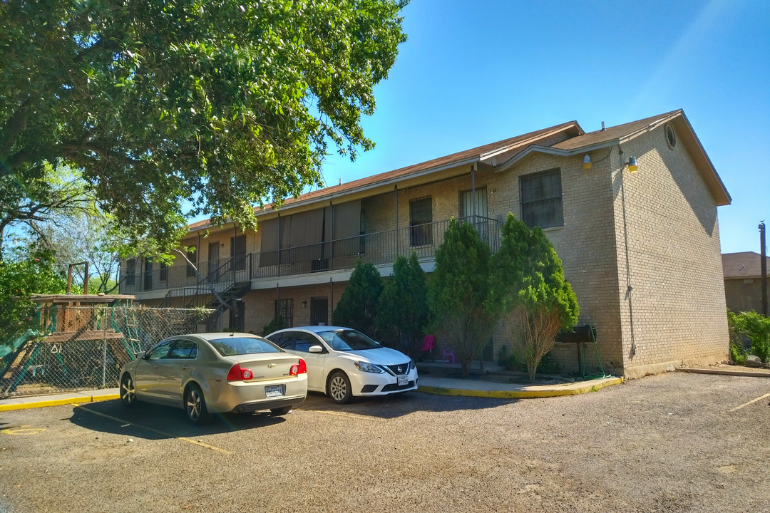 Lopez Apartments in Laredo, TX - Building Photo