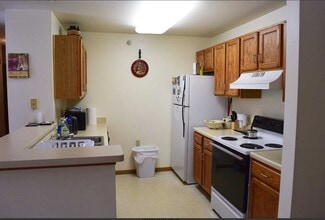 Oak Creek Woods Apartments in Platteville, WI - Building Photo - Building Photo