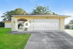 5100 Lydia Ct in Spring Hill, FL - Building Photo