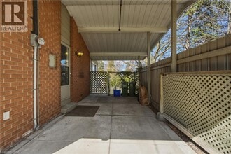 22 Westaway Pl in Hamilton, ON - Building Photo - Building Photo