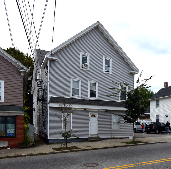 888-890 Branch Ave in Providence, RI - Building Photo - Building Photo