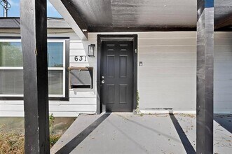 631 W Baker St in Denison, TX - Building Photo - Building Photo