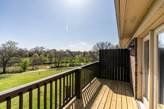 Rivermont Apartments in Murfreesboro, TN - Building Photo - Building Photo