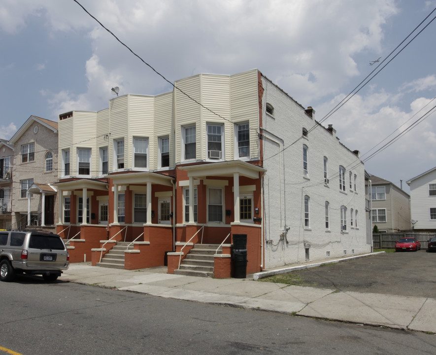 145-147 E Jersey St in Elizabeth, NJ - Building Photo