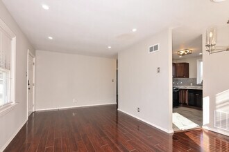 24 Florval Dr in Florissant, MO - Foto de edificio - Building Photo
