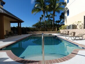 437 Juno Dunes Way in Juno Beach, FL - Building Photo - Building Photo