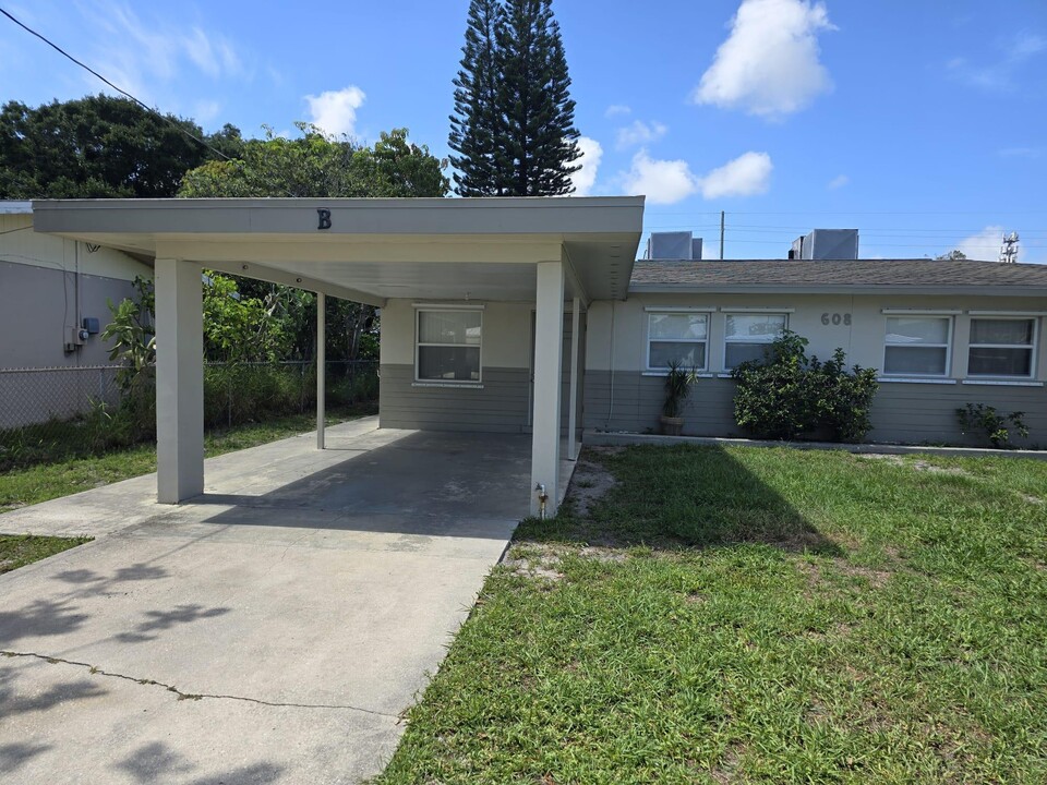 608 Azalea Ave in Fort Pierce, FL - Building Photo