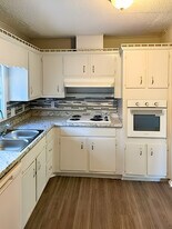 2660 Burdett Rd in College Park, GA - Building Photo