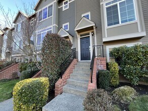 2336 NW Oak Knoll Pl in Beaverton, OR - Building Photo - Building Photo