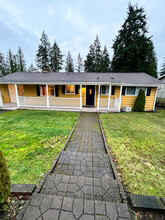 30126 2nd Ave SW in Federal Way, WA - Foto de edificio - Building Photo