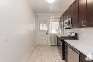 7000 N Sheridan Rd, Unit 10-2 in Chicago, IL - Building Photo - Building Photo