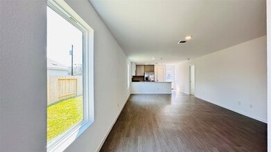 113 Lisa Marie Dr in Angleton, TX - Building Photo - Building Photo