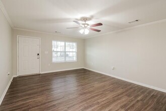 1866 Eastway Dr in Dallas, NC - Building Photo - Building Photo